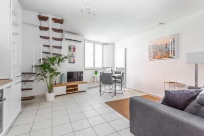 Duplex in Trendy Area