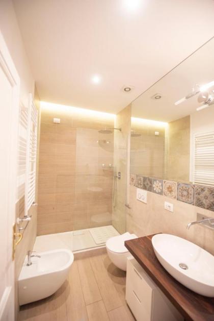 Vatican Wonderful 2BR Apartment - image 15