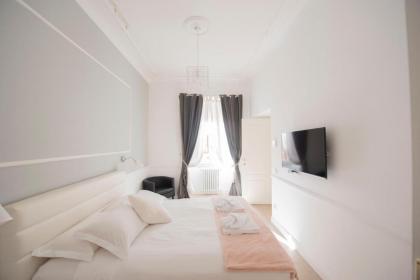 Vatican Wonderful 2BR Apartment - image 8