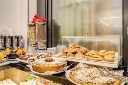 Trevi Hotel - image 11