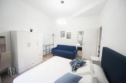 Lovely Apartment in Hip and Vibrant Pigneto - image 2