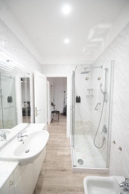 Lovely Apartment in Hip and Vibrant Pigneto - image 20