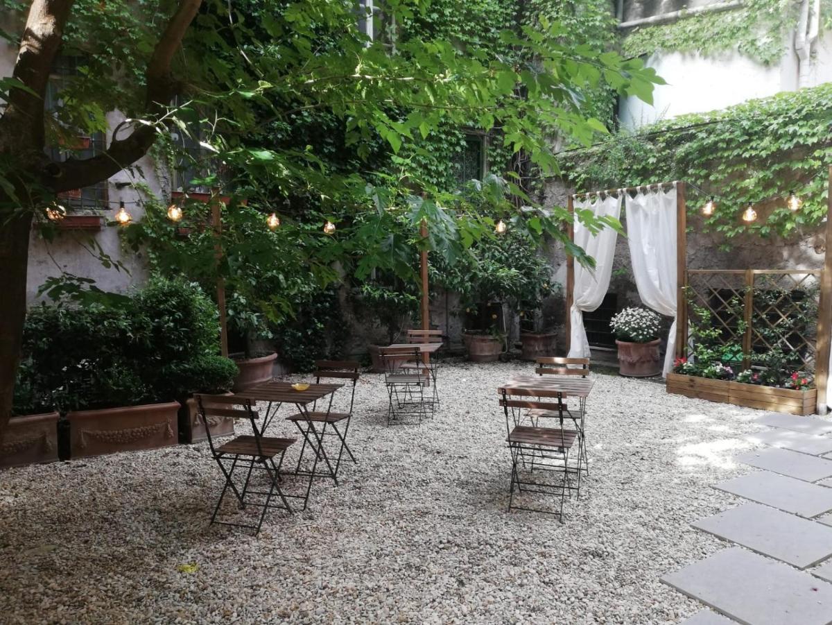 Guesthouse Coronari Courtyard - image 6