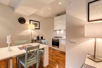 Trevi Chic Apartment - image 15