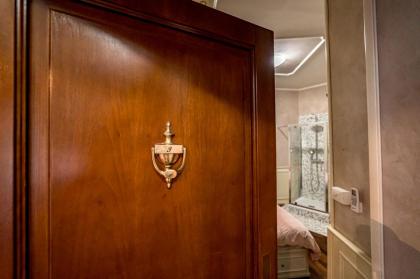 Downtown Luxury B&B - image 15