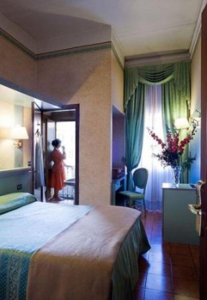 Hotel Zara - image 12