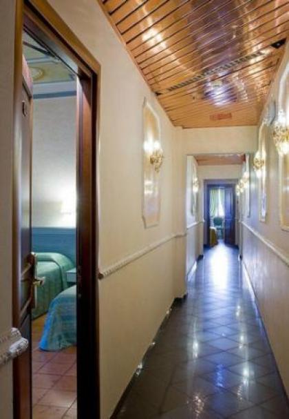 Hotel Zara - image 15