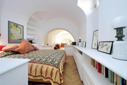 Pantheon Apartment with private terrace - image 19