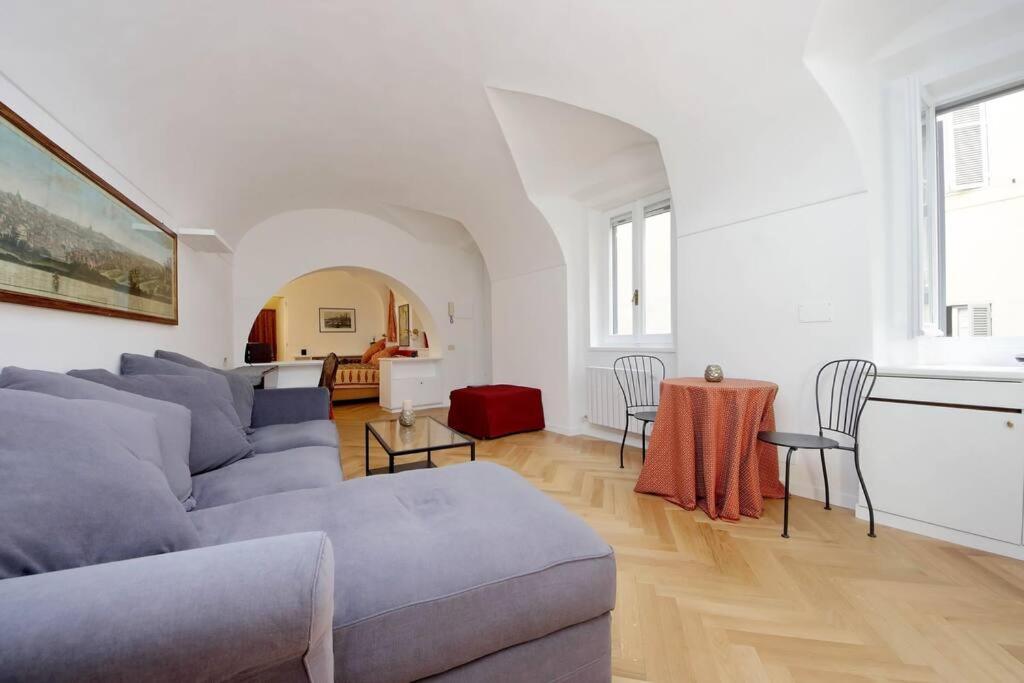 Pantheon Apartment with private terrace - image 3