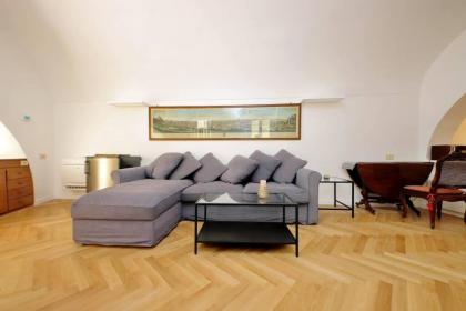 Pantheon Apartment with private terrace - image 4