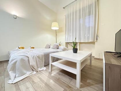 Holly Sweet Home - image 12