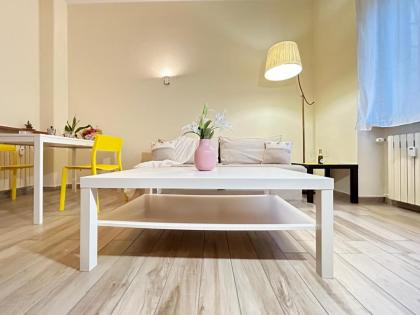 Holly Sweet Home - image 19