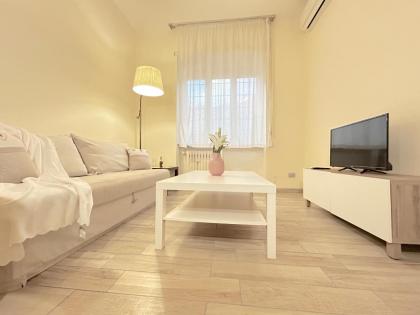 Holly Sweet Home - image 20
