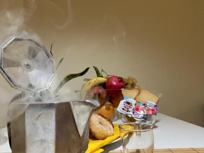 Holly Sweet Home - image 3