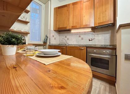 Holly Sweet Home - image 6