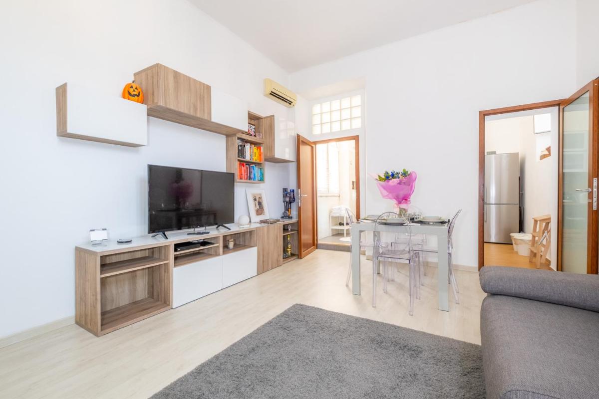 HT SUNNY1 bedroom Apartment by the Vatican - main image