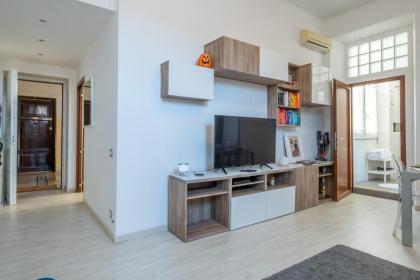 HT SUNNY1 bedroom Apartment by the Vatican - image 10