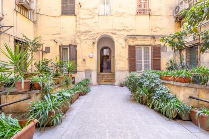 HT SUNNY1 bedroom Apartment by the Vatican - image 11