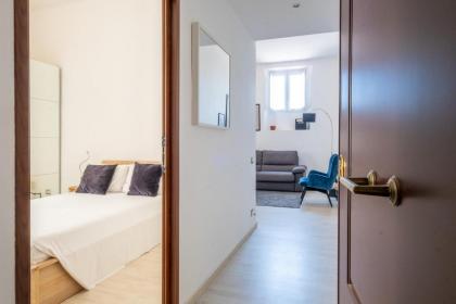 HT SUNNY1 bedroom Apartment by the Vatican - image 15