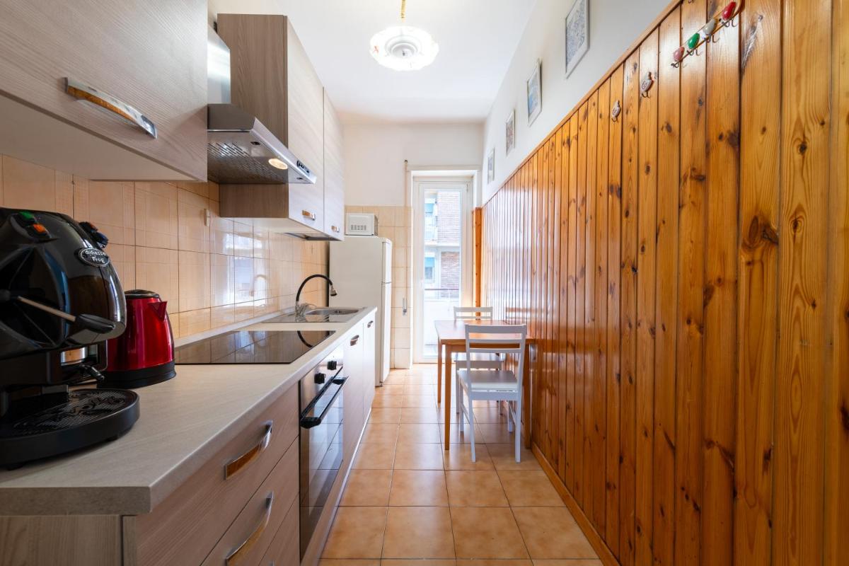 Lori House - main image