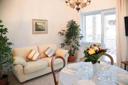 AURELIA LORIS HOUSE