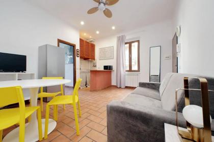 Homs Apartment In Rome