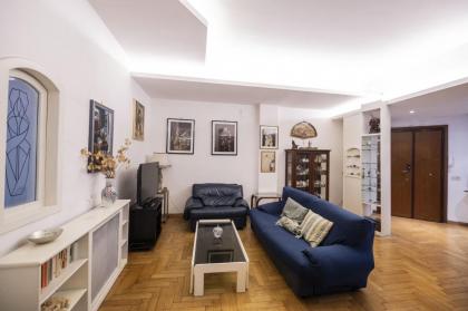 Trastevere 2 BR Cozy Apartment