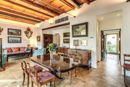 Trastevere Outstanding 4 BR Terraced Apartment - image 2