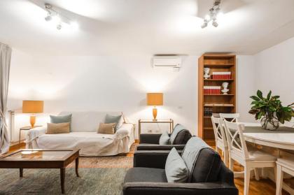 New Listing: La Magnolia A C Balcony Office Piazza Navona Spanish Steps - image 10