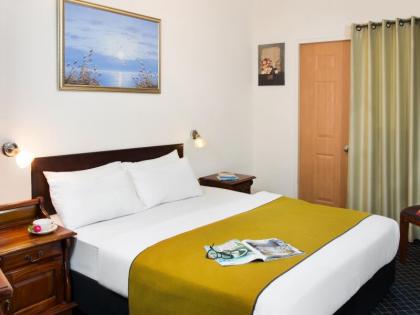 Sun City Hotel - image 1