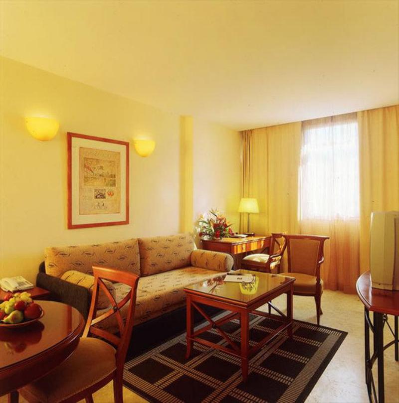 Metropolitan Hotel - image 4