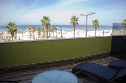 Golden Beach Hotel - image 1