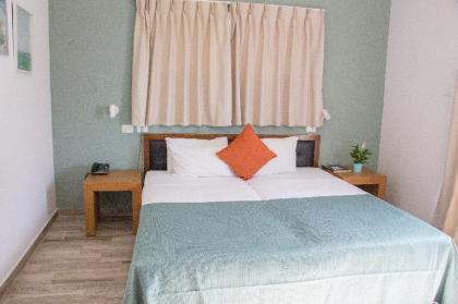 Golden Beach Hotel - image 11