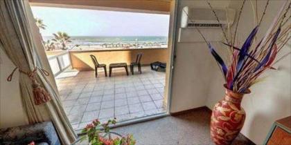 Golden Beach Hotel - image 5