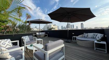 Beer Garden Hotel - image 11