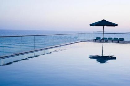 Arena Hotel by the Beach - image 1