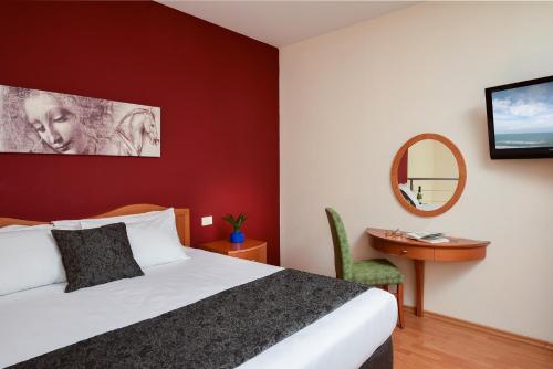 Arena Hotel by the Beach - image 6