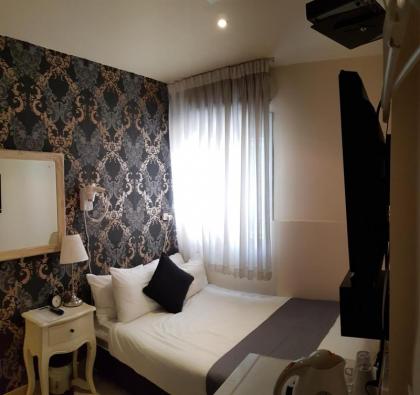 Central Hotel - image 1