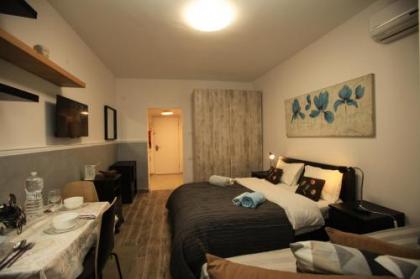 Elena Apartments - image 6