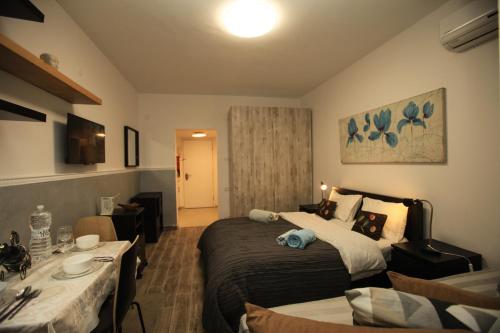 Elena Apartments - image 6