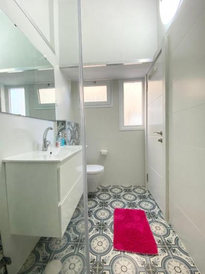 Sea Suites Apartments - image 20
