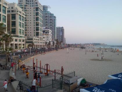 Lenis Hotel - image 19