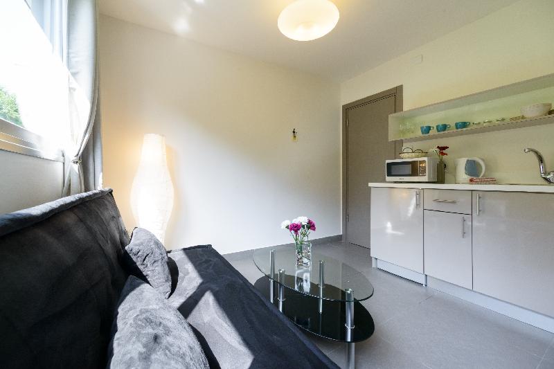 Dizengoff Inn Apartments - image 2