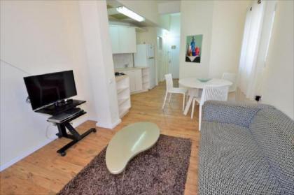 Quiet 2 BR Apt. near the beach - image 11