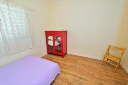 Quiet 2 BR Apt. near the beach - image 12