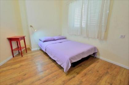 Quiet 2 BR Apt. near the beach - image 3