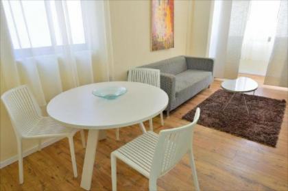 Quiet 2 BR Apt. near the beach - image 6