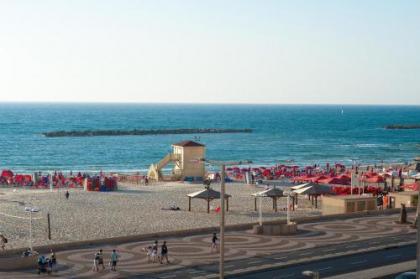 Chic 3BR Apt w Sauna & Parking on the Beach by Sea N' Rent - image 1