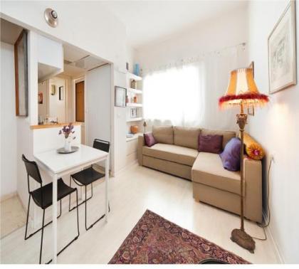 Cozy 1 BR Apt Only a 5 Minute Walk from the Beach by Sea N' Rent - image 4
