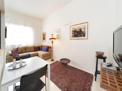 Cozy 1 BR Apt Only a 5 Minute Walk from the Beach by Sea N' Rent - image 5